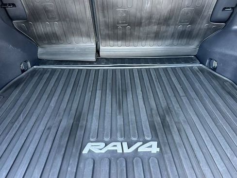 Used 2022 Toyota RAV4 LE image 12