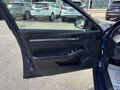 Used 2023 Nissan Altima 2.5 SR image 13