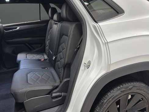 Used 2024 Volkswagen Atlas Cross Sport SE w/ Panoramic Sunroof Package AWD/4WD image 22