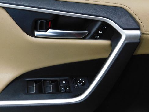 Used 2020 Toyota RAV4 Limited w/ Carpet Mat Package image 26