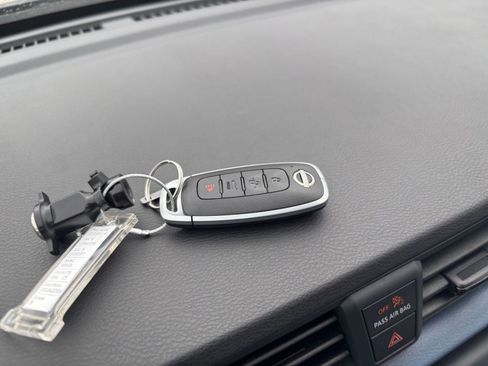 Used 2025 Nissan Versa SV FWD image 21