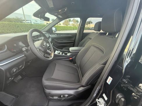 Certified 2025 Jeep Grand Cherokee L Laredo image 11