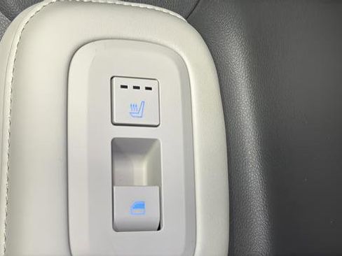 Used 2025 Hyundai Santa Fe Limited image 34