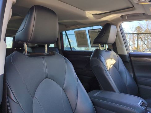 Used 2022 Toyota Highlander Limited image 33