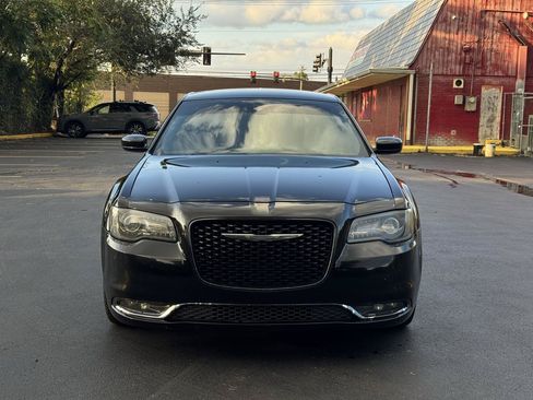Used 2019 Chrysler 300 S RWD image 3