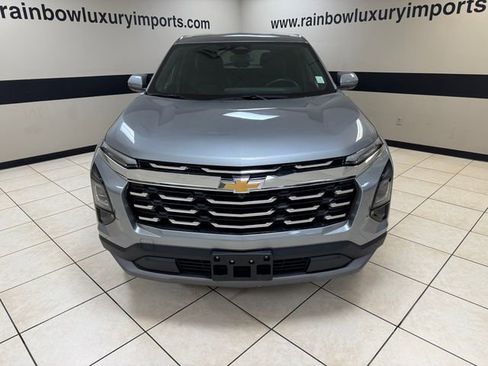 Used 2025 Chevrolet Equinox LT FWD image 2