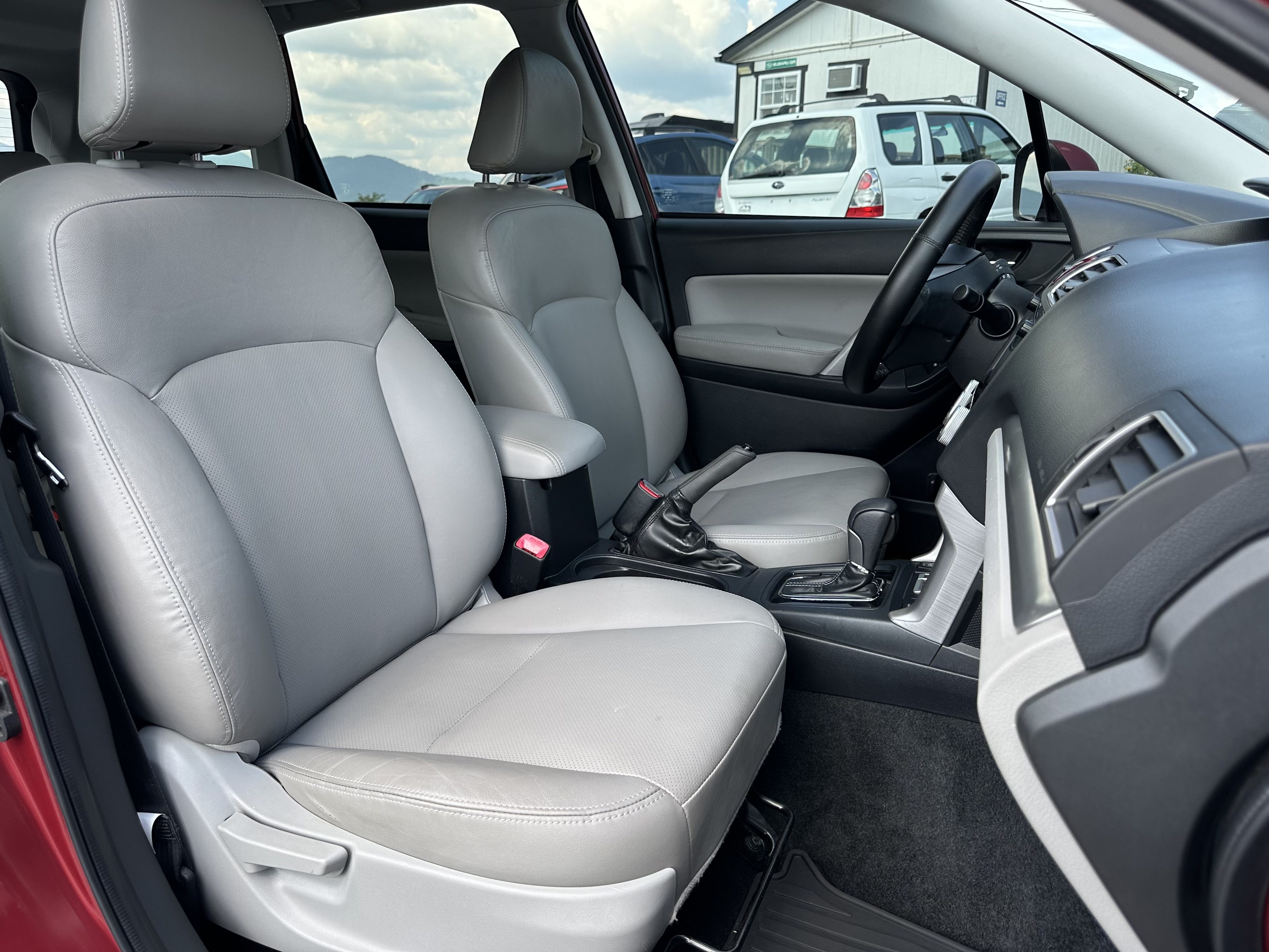 Used 2016 Subaru Forester 2.5i Touring AWD/4WD image 10