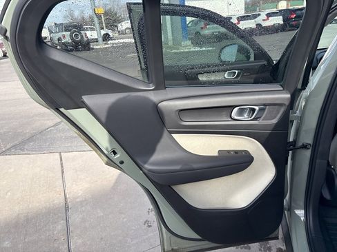 Certified 2025 Volvo XC40 B5 Ultra w/ Protection Package Premier image 31