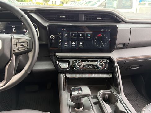 Used 2025 GMC Sierra 1500 AT4 w/ AT4 Premium Package AWD/4WD image 31