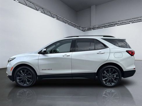 Used 2022 Chevrolet Equinox RS image 2