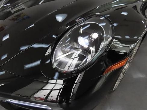 Used 2022 Porsche 911 Carrera 4 AWD/4WD image 16