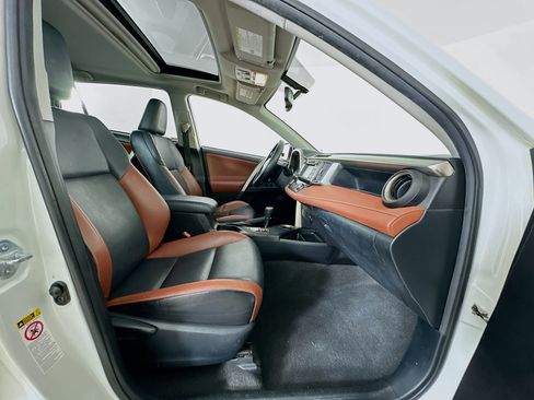 Used 2014 Toyota RAV4 Limited image 33