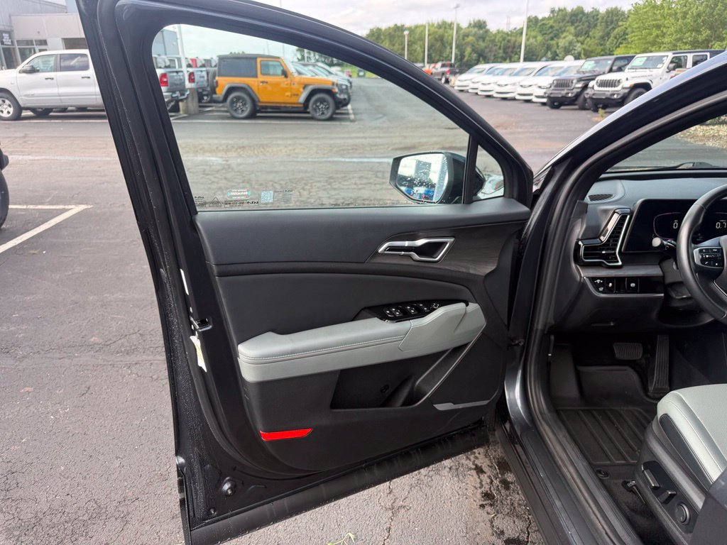 Used 2023 Kia Sportage X-Line w/ X-Line Premium Package AWD/4WD image 11