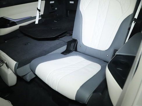 Used 2023 BMW X7 M60i image 17