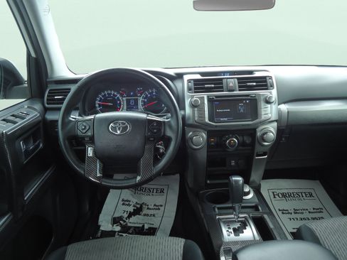 Used 2019 Toyota 4Runner SR5 AWD/4WD image 12
