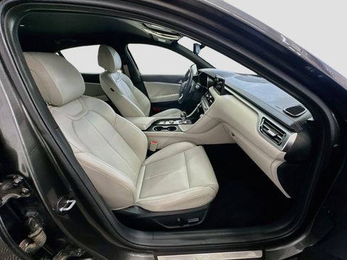 Used 2025 Genesis G70 2.5T AWD/4WD image 32