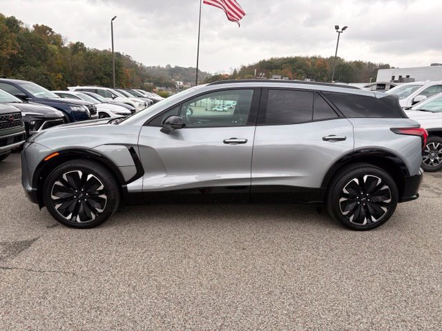 Used 2025 Chevrolet Blazer EV RS AWD/4WD image 2
