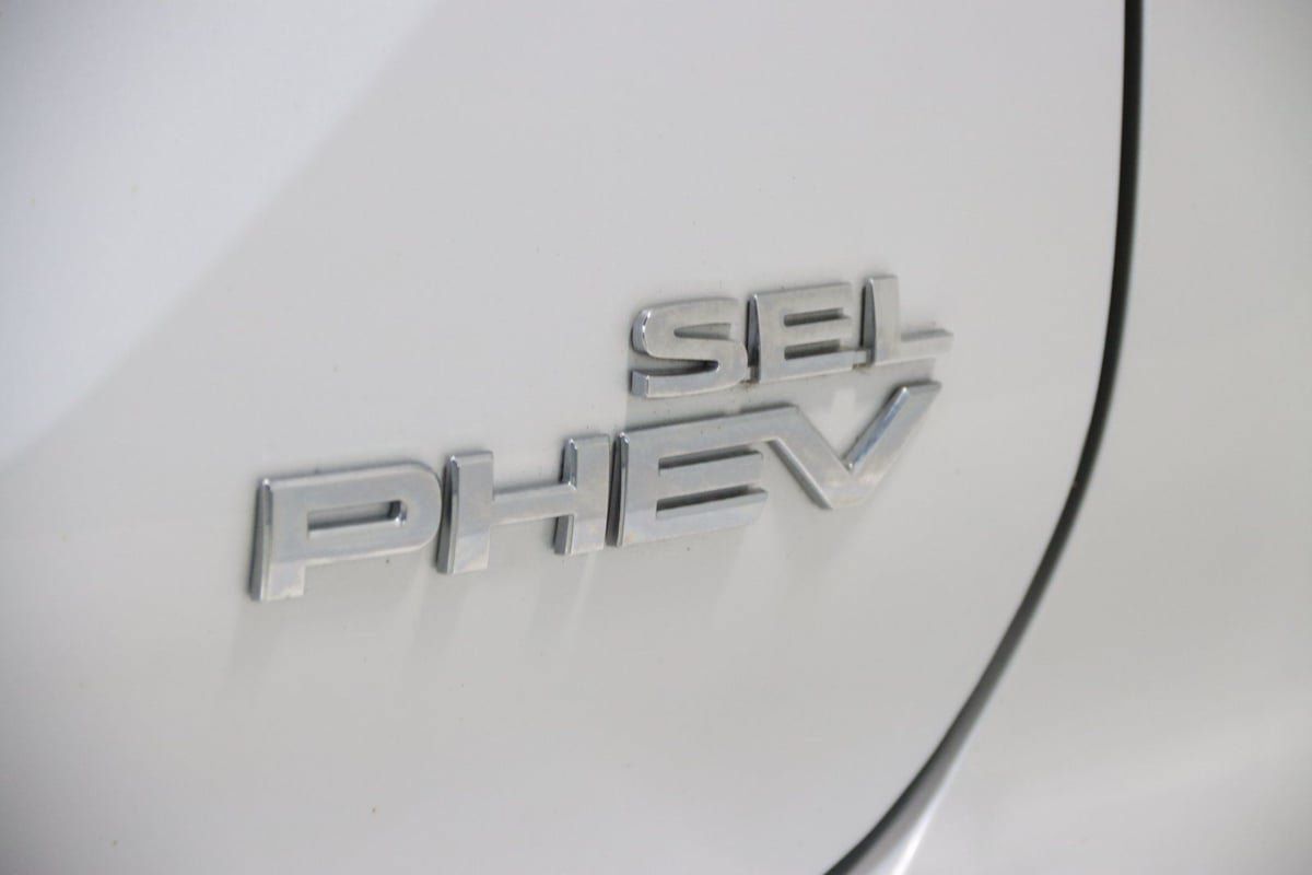 Used 2024 Mitsubishi Outlander 4WD Plug-In Hybrid image 8