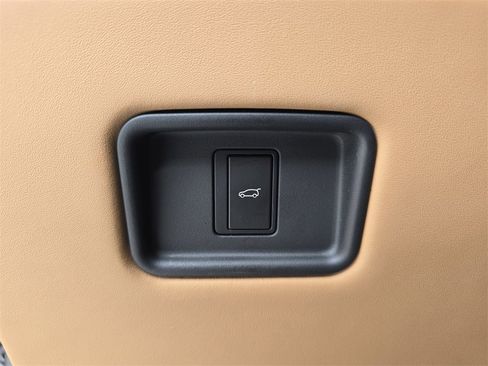 Certified 2023 Land Rover Range Rover Long Wheelbase Autobiography image 28