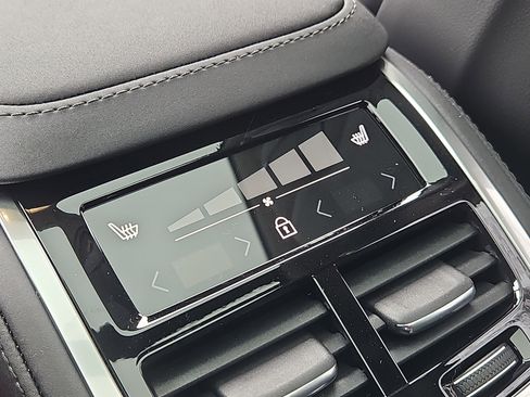 New 2026 Volvo XC90 B5 Plus w/ Protection Package Premier image 12