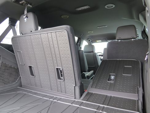 New 2026 Chevrolet Tahoe Premier image 16