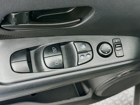 Used 2024 Nissan Kicks S image 15