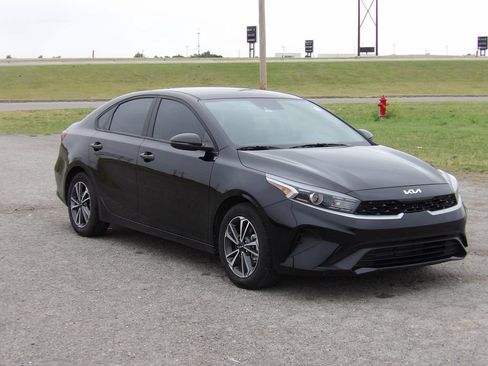 Used 2024 Kia Forte LXS w/ LXS Technology Package FWD image 4