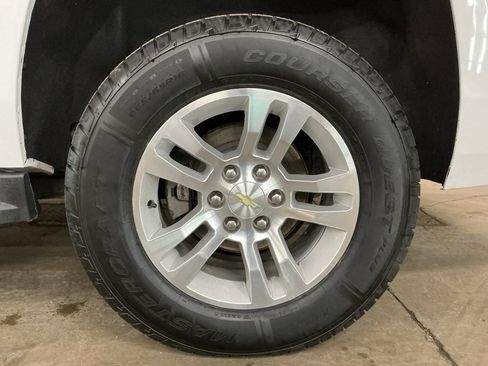 Used 2019 Chevrolet Suburban LT image 39