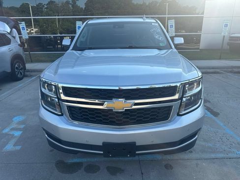Used 2018 Chevrolet Suburban LT RWD image 2