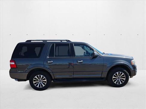 Used 2015 Ford Expedition XLT image 4