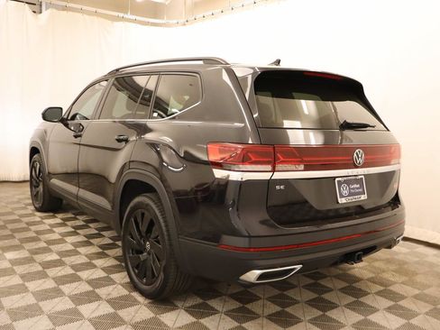 Certified 2026 Volkswagen Atlas SE w/ Black Wheel Package FWD image 4