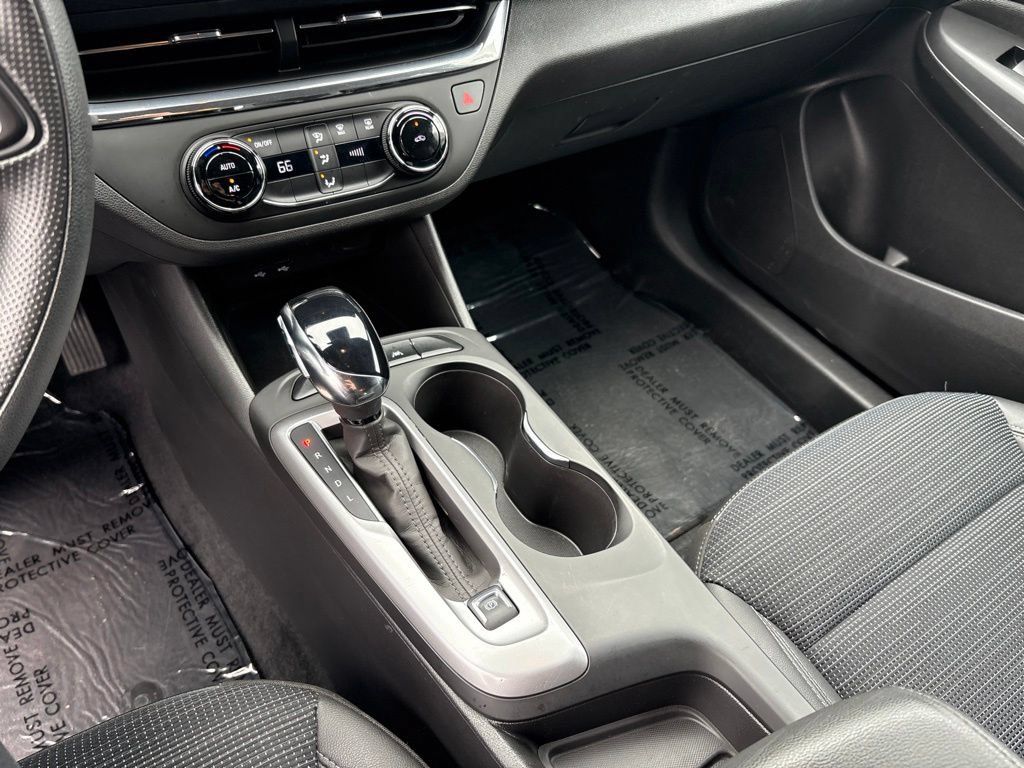 Used 2025 Buick Envista Preferred FWD image 22