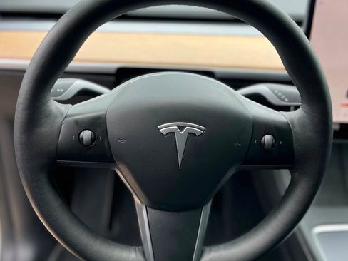 Used 2023 Tesla Model Y Long Range AWD/4WD image 21