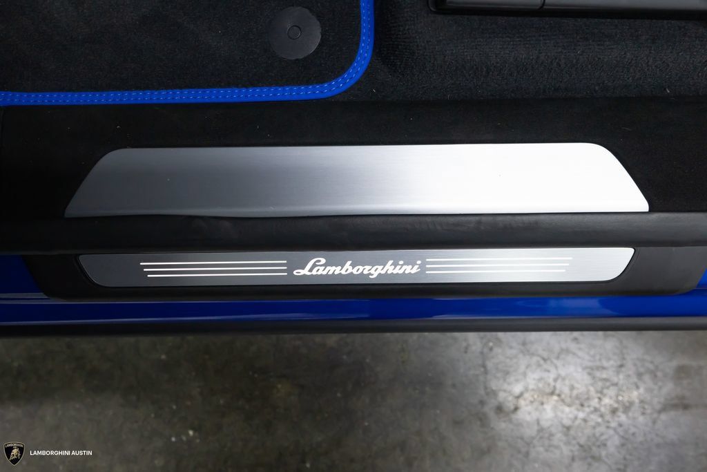 Used 2024 Lamborghini Urus Performante AWD/4WD image 24
