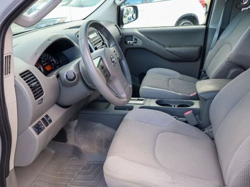 Used 2012 Nissan Frontier SV w/ SV Premium Utility Pkg AWD/4WD image 8
