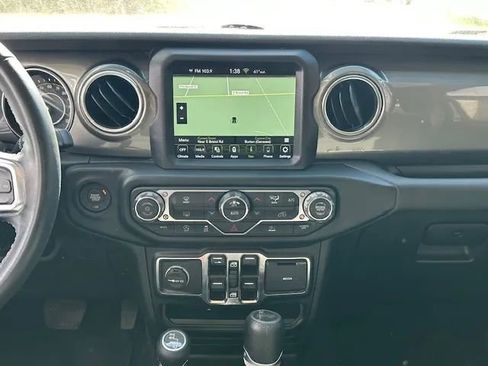 Used 2022 Jeep Wrangler Unlimited Sahara image 15