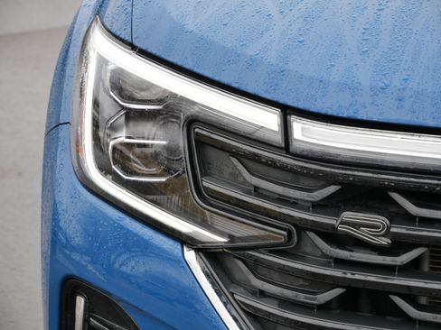 Certified 2025 Volkswagen Atlas SEL Premium R-Line image 16