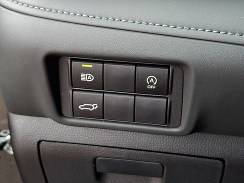 Used 2023 Toyota Highlander XLE AWD/4WD image 25
