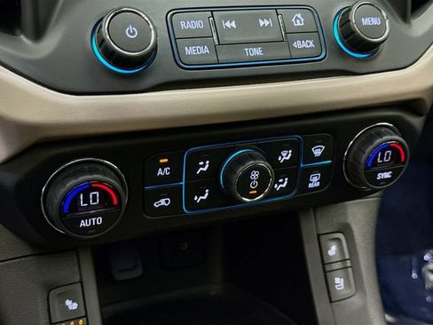 Used 2019 GMC Acadia Denali w/ Technology Package FWD image 16