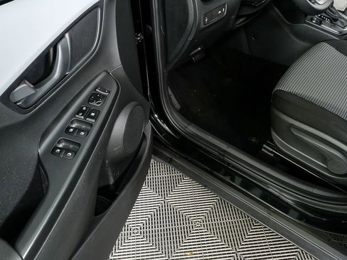 Used 2019 Hyundai Kona SE w/ Cargo Package image 7