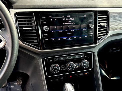 Used 2022 Volkswagen Atlas Cross Sport SE image 16