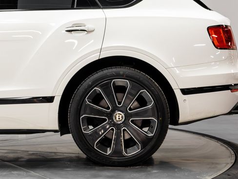 Used 2020 Bentley Bentayga Design Series image 37