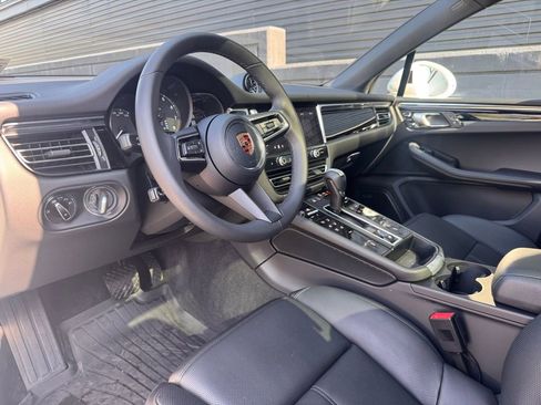 Certified 2026 Porsche Macan image 4