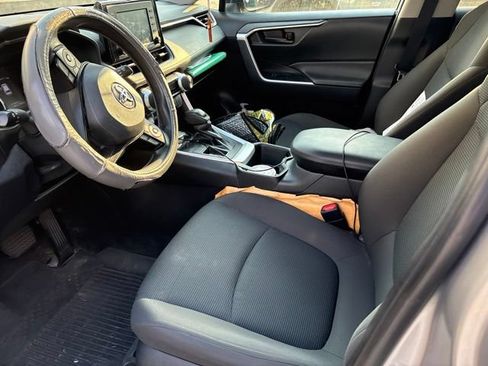 Used 2022 Toyota RAV4 LE FWD image 12
