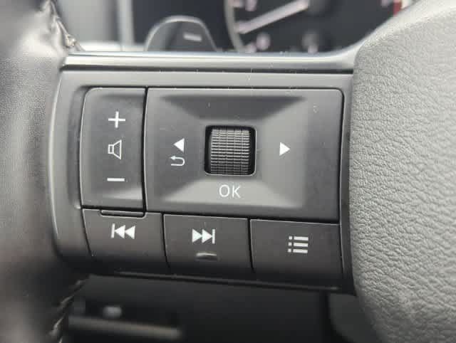 Used 2025 Nissan Rogue SV FWD image 23