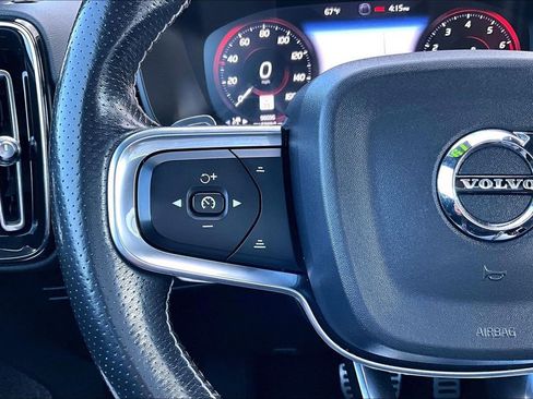 Used 2019 Volvo XC40 T5 R-Design image 18