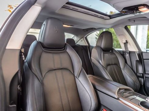 Used 2018 Maserati Ghibli GranSport image 38