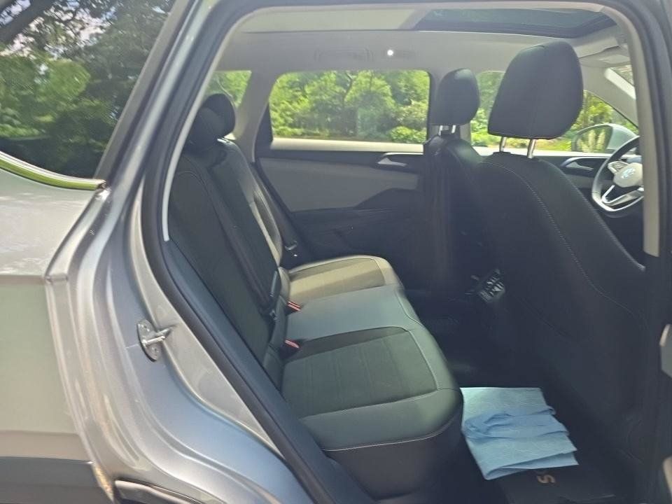Certified 2022 Volkswagen Taos SE w/ Panoramic Sunroof Package FWD image 10