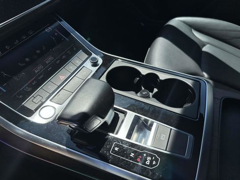 Used 2019 Audi Q8 Premium Plus w/ Premium Plus AWD/4WD image 30