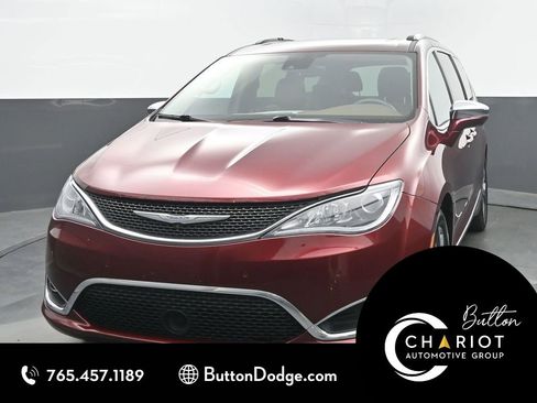Used 2017 Chrysler Pacifica Limited FWD image 1